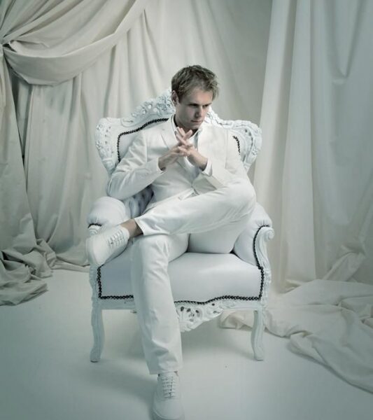A. Van Buuren'o renginyje: B.Jarrell