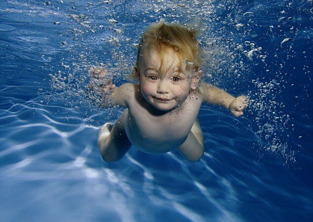 „Nirvanos“ albumo įkvėpta pavandeninė vaikų fotosesija (foto)