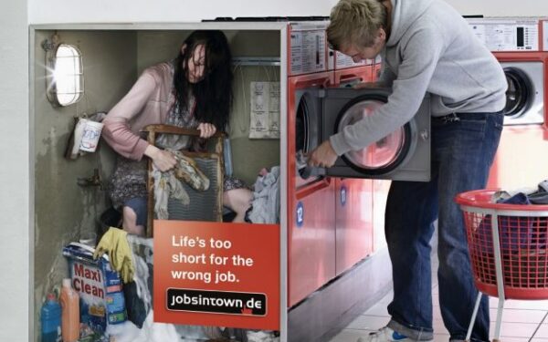 „Gyvenimas per trumpas blogam darbui“ – įkvepianti reklamos kampanija Vokietijoje (foto)