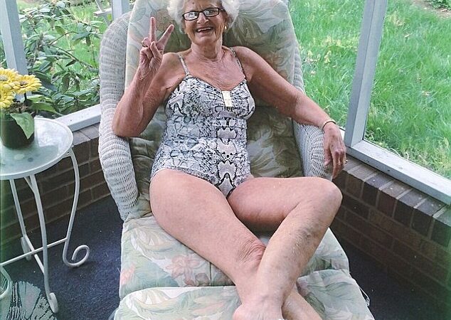 Naujoji sensacija – pašėlusi Blogoji močiutė! (foto)