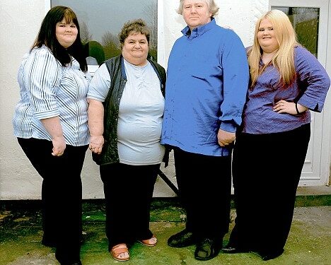 Per stori, kad dirbtų: nutukusi šeima jau 11 metų dienas leidžia tik prie televizoriaus