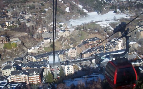 Minutės turas po Pirėnų apsaugotą Andorą
