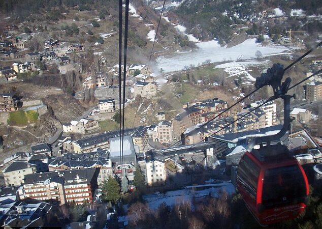 Minutės turas po Pirėnų apsaugotą Andorą