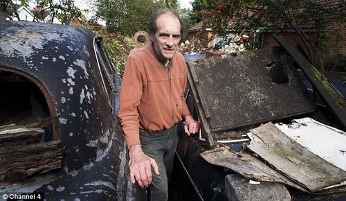 Britų „kolekcionieriaus“ šiukšlynas matomas iš kosmoso (Foto)