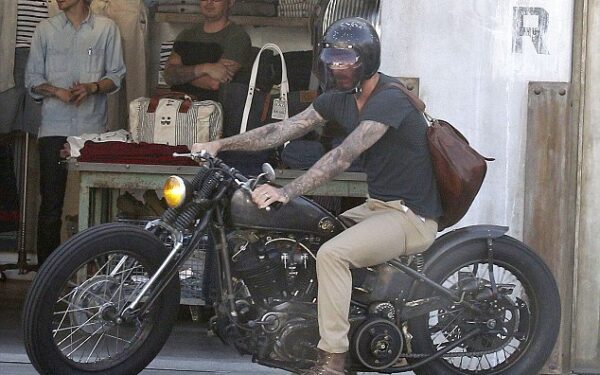 Vyriškasis Davidas Beckhamas – tatuiruotės ir motociklas (Foto)