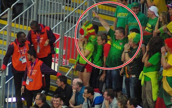 Policija ieško lietuvio krepšinio gerbėjo Olimpiadoje rodžiusio nacistinius gestus