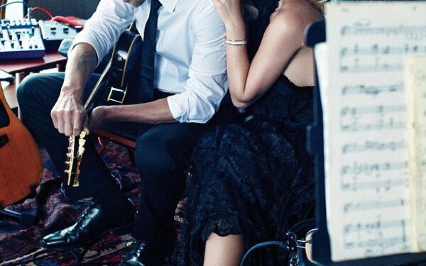 B. Spears sužadėtinis: tai ji žengė pirmą žingsnį