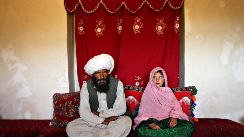 Baisi realybė: mažametės, ištekintos už sau į tėvus tinkančių jaunikių (foto)