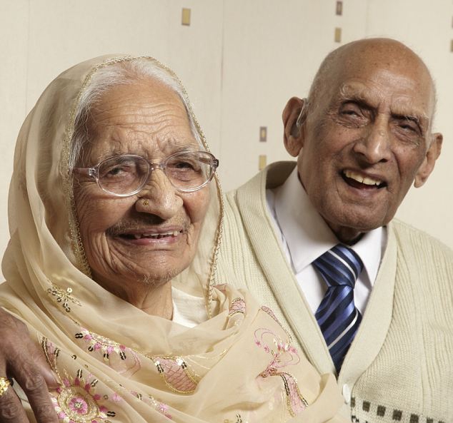 87-erius metus santuokoje praleidusi pora vis dar nepamiršta romantikos