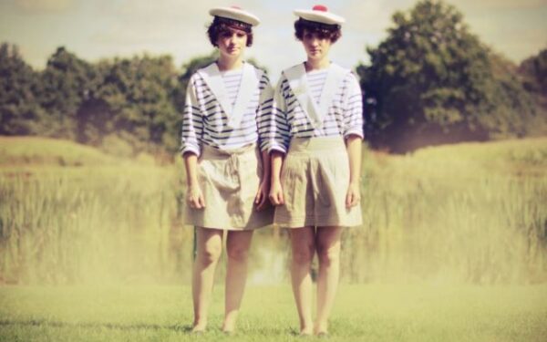 Ne, jums nesidvejina! Nuostabūs identiškų dvynių portretai (foto)