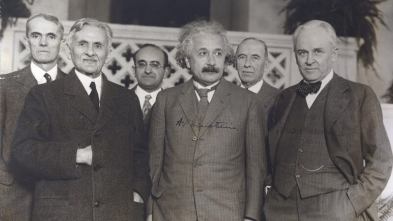 Elvis Presley, Einstein’as, Stalinas, W.  Churchill’is ir kiti – kartu švenčia 5-ąjį „Flickr“ gimtadienį (foto)