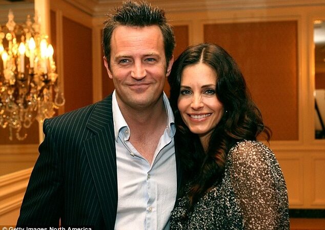 Serialo „Draugai“ aktoriai M. Perry ir C. Cox –  vėl vienas kito glėbyje