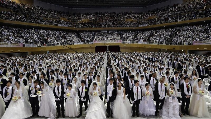 Daugiau nei 3 500 porų susituokė masinėse vestuvėse Pietų Korėjoje (foto)
