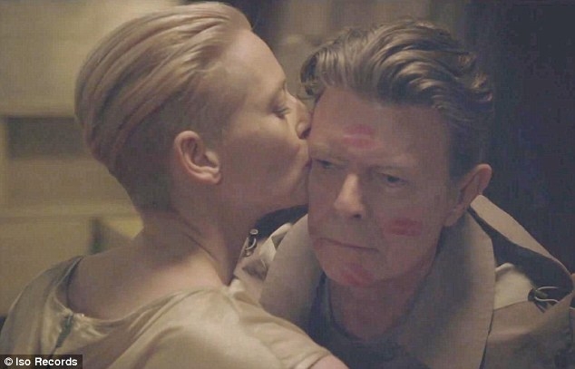 Naujos Davido Bowie dainos klipe nusifilmavo jo antrininke vadinama Tilda Swinton (video)