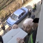 97 metų senolės noras gyventi suteikė jai jėgų 30 min. kaboti įsikibus10 metrų aukštyje (foto