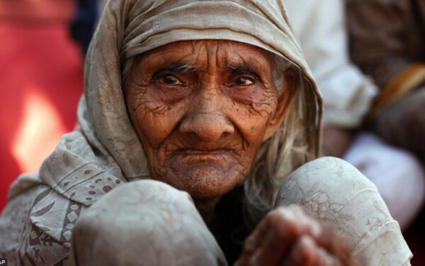 Šiurpinantis Indijos našlių gyvenimas ir padėtis visuomenėje (foto)