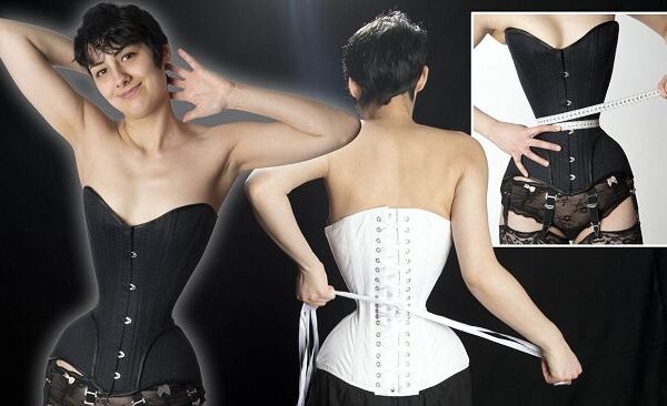 Seksualu ar kraupu? Dėl 38 cm liemens apimties – 3 metai miego su korsetu (foto, video)