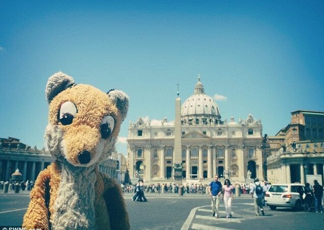 Įspūdinga galerija: pliušinė lapė, 30 metų keliaujanti po pasaulį (foto)