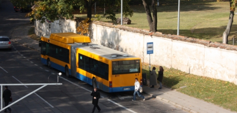 Vilniečiams viešajame transporte įlipti pro priekines duris nebereikės