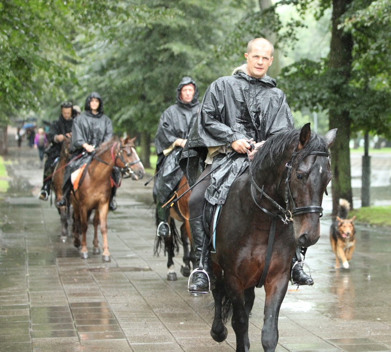 Raiteliai išjojo istoriniu valdovų Meilės keliu Krokuvos link (Foto)