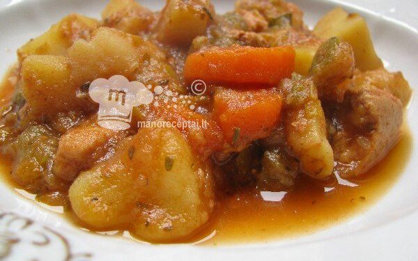 Daržovių troškinys su mėsa