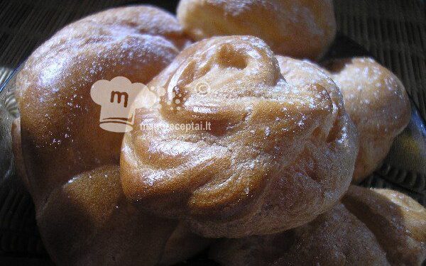 Plikytos tešlos pyragaičiai