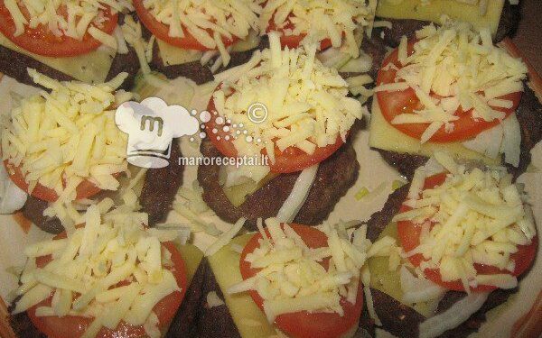 Jautienos kepsneliai su pomidoru ir sūriu