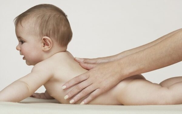 10 priežasčių, kodėl kūdikiams reikia masažo