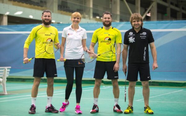 Skirtingų sporto šakų atstovai draugystę stiprina badmintono aikštelėje