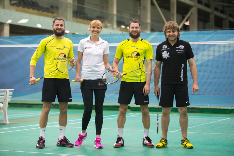 Skirtingų sporto šakų atstovai draugystę stiprina badmintono aikštelėje