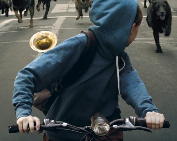 Filmas, kuriame vaidino 200 šunų iš prieglaudos, ragina priglausti paliktus gyvūnus