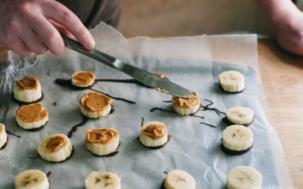 Sekmadienio burtai virtuvėje: šalti bananiniai kąsneliai