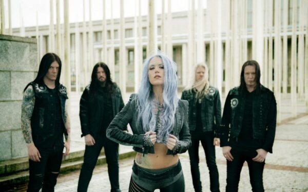 Švedai „Arch Enemy“ Vilniuje pristatys naujausią albumą: oficialiai paskelbtos 2 dainos