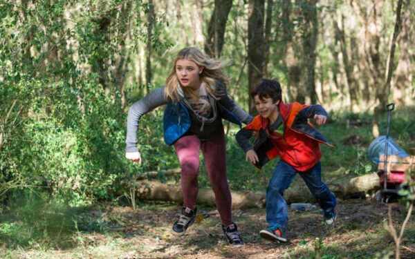 Fantastinis filmas „5-oji banga“: idealus planas, kaip išgyventi į duris pasibeldus pasaulio pabaigai