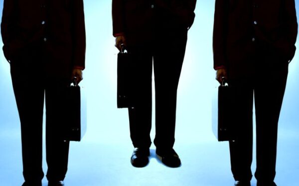 Bankininko etalonas: Brigitos Jones kelnaitės ir  vyro kaukolei derantis kaklaraištis