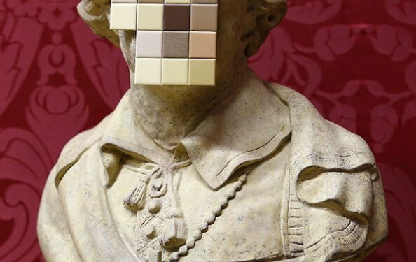 Naujoji Banksy skulptūra –  pikselizuotas dvasininko biustas