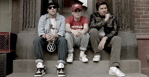 Kino pusryčiai.  „Beastie Boys“ prieš  „Beastie Boys“