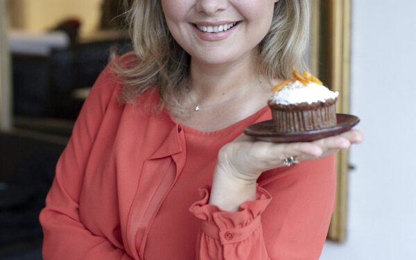 B. Nicholson pristato savo pirmąją elektroninę knygą ir dalinasi plikytų pyragaičių receptu