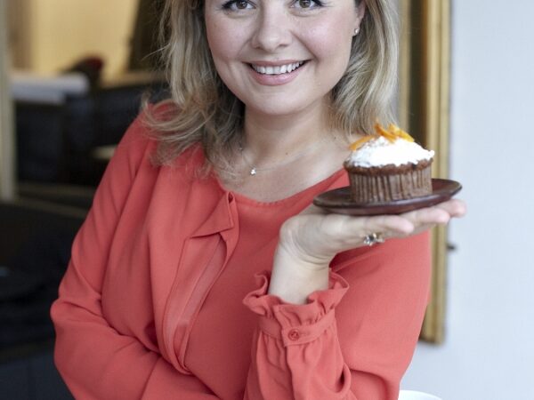 B. Nicholson pristato savo pirmąją elektroninę knygą ir dalinasi plikytų pyragaičių receptu