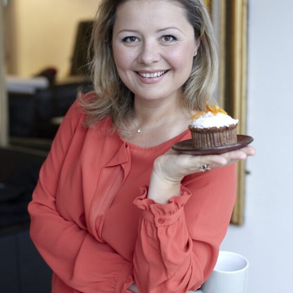 B. Nicholson pristato savo pirmąją elektroninę knygą ir dalinasi plikytų pyragaičių receptu