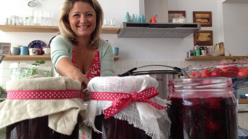 Uogienę išsivirti gali kiekvienas: visas baimes padės įveikti Beatos uogienių virimo pamoka