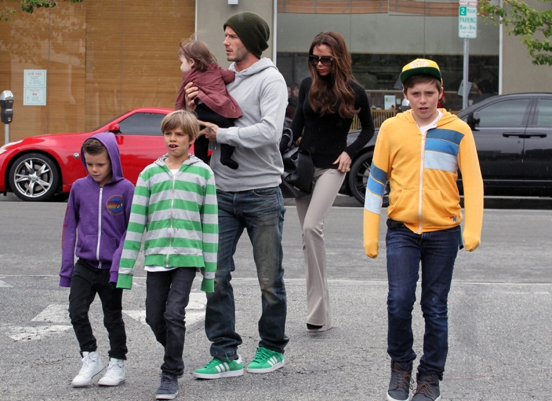 12-metė Beckhamų šeimos atžala tapo „Burberry“ veidu (video)