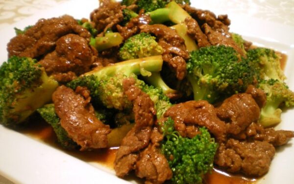 Kepta jautiena su brokoliais