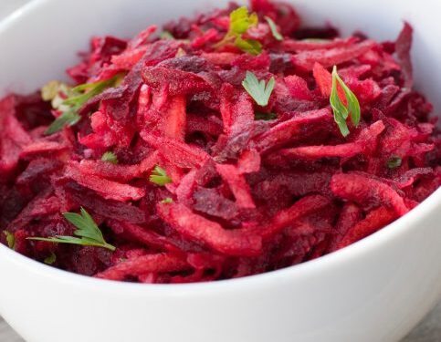 Sluoksniuota burokėlių mišrainė