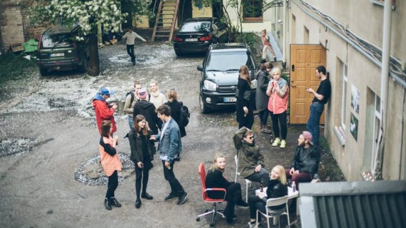 Lietuvoje populiarėjantis „open studio“: jaunieji mados kūrėjai kviečia į svečius