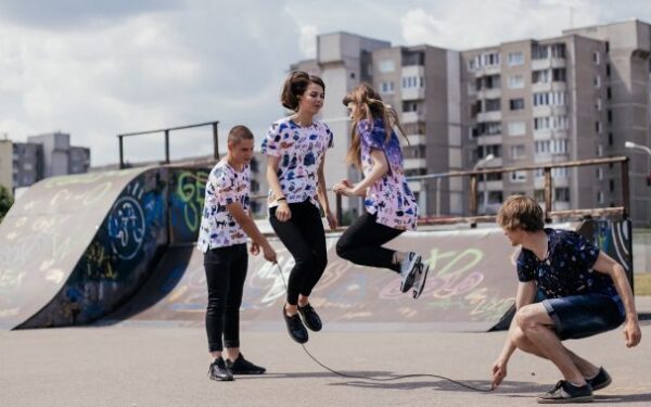Marškinėlių kolekciją įkvėpė Vilniaus miegamieji rajonai