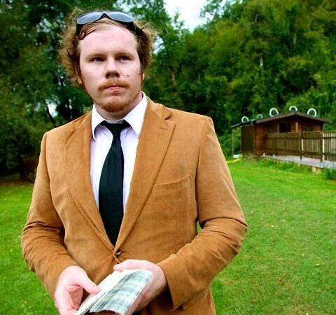 Romano „Tarp pilkų debesų“ ekranizacija žymaus Holivudo scenaristo rankose