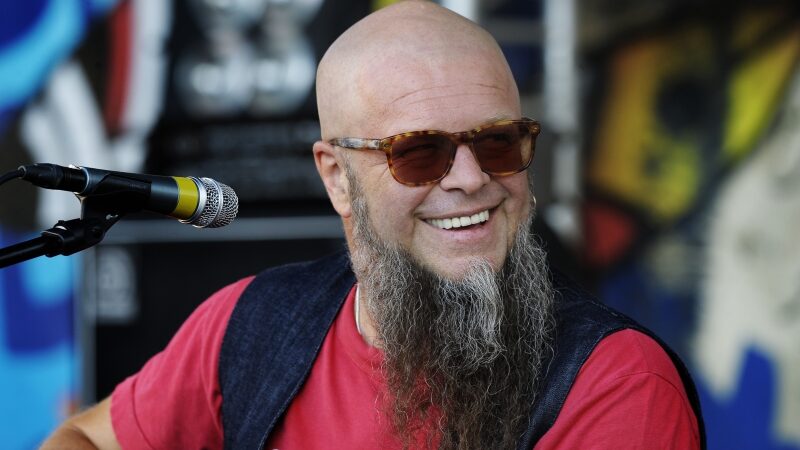 B. Grebenščikovas: „Pagaliau atsirado galimybė pagroti gitara“  (Interviu)