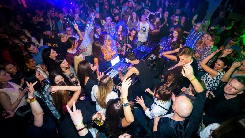 Penktadienio DJ: Kas tie „Bičiuliai“?