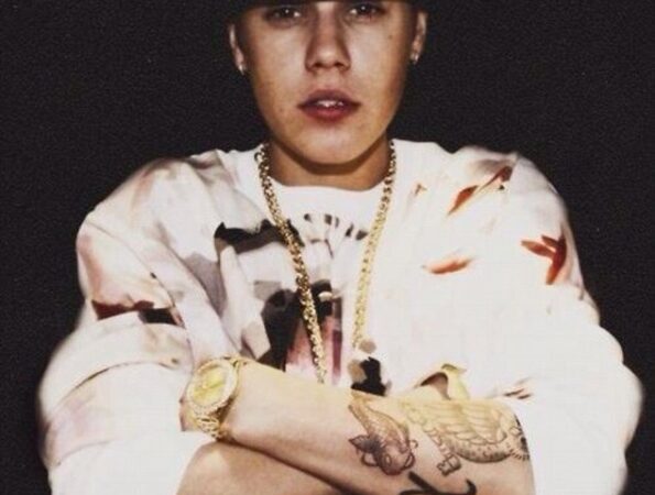 12-ta J. Bieberio tatuiruotė. Toks vaizdas, kad jis pats jas darosi (foto)